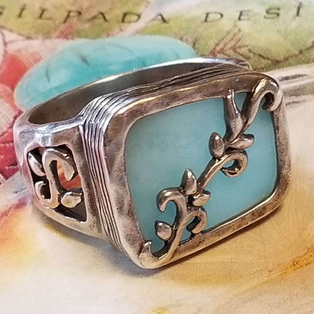 Silpada Sterling Silver & Blue Quartz Ring - Picture 4 of 12